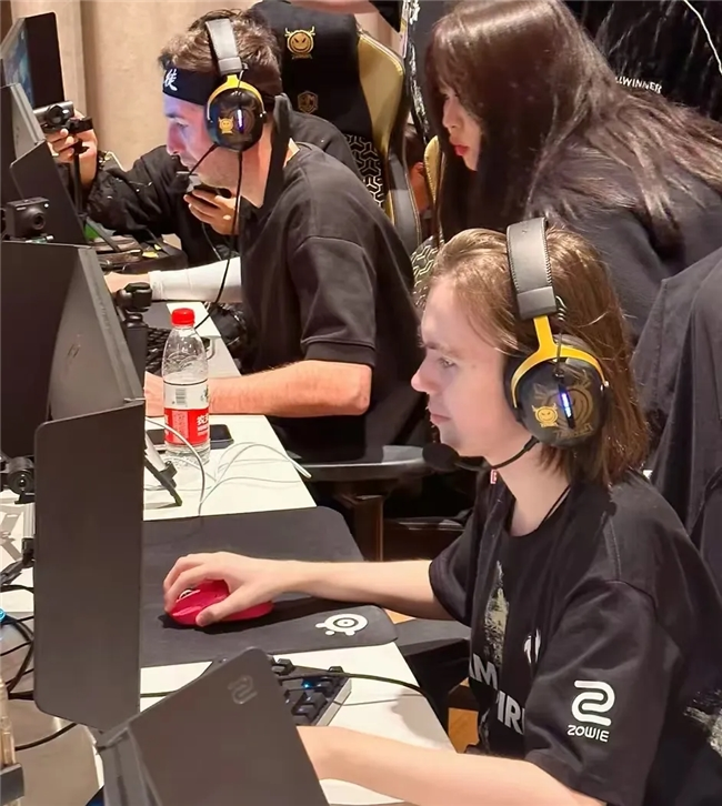 iG赛后群访 YSKM：赢下偶像很开心吧 也算是突破了一个瓶颈