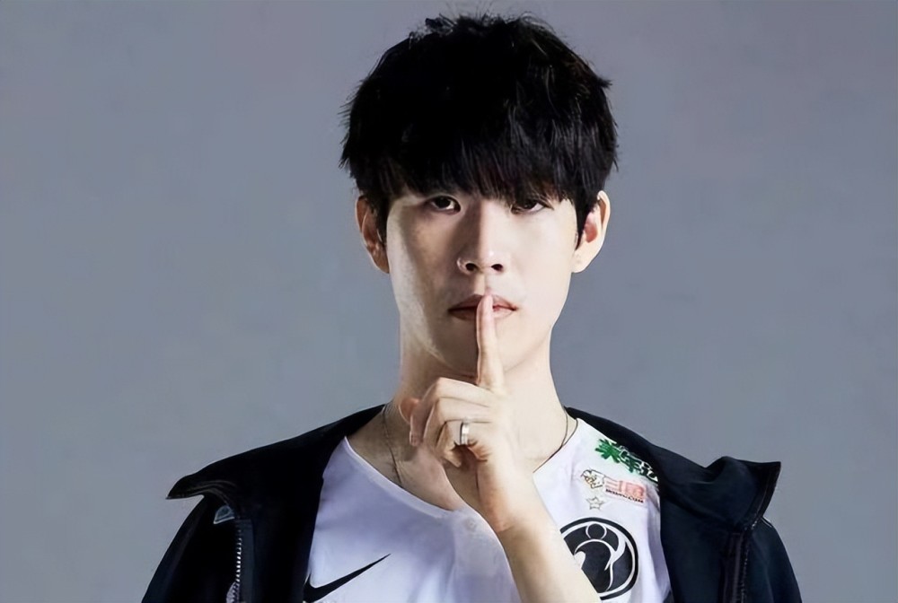 EDG Fearless Division发送新年祝福：请接受我们简单的祝福